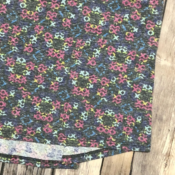 ♦️2/$30 LuLaRoe Classic T X Print Multi Media - Picture 3 of 7